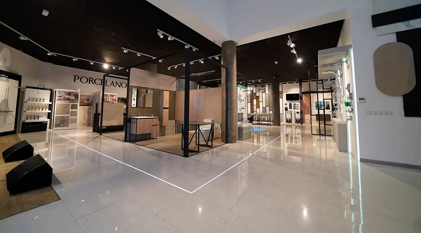 "Large choix de matériel sanitaire et accessoires dans un showroom spécialisé." Tanger, Maroc oceansfacilities technique