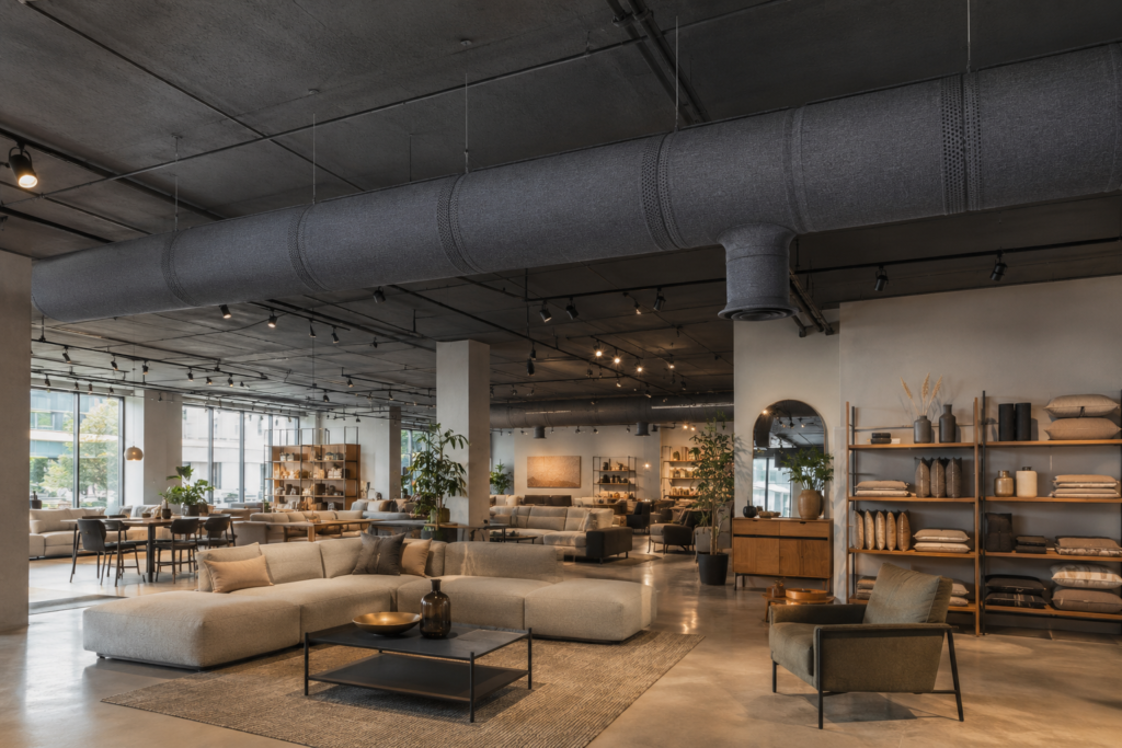 commerce & showroom